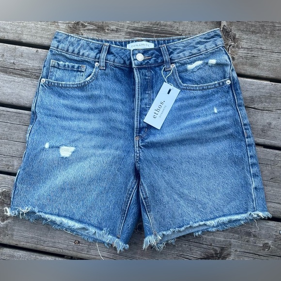 NWT Dynamite Renee Mid Thigh Jean Shorts Factory Distressing Size 26 Women’s - Picture 1 of 8